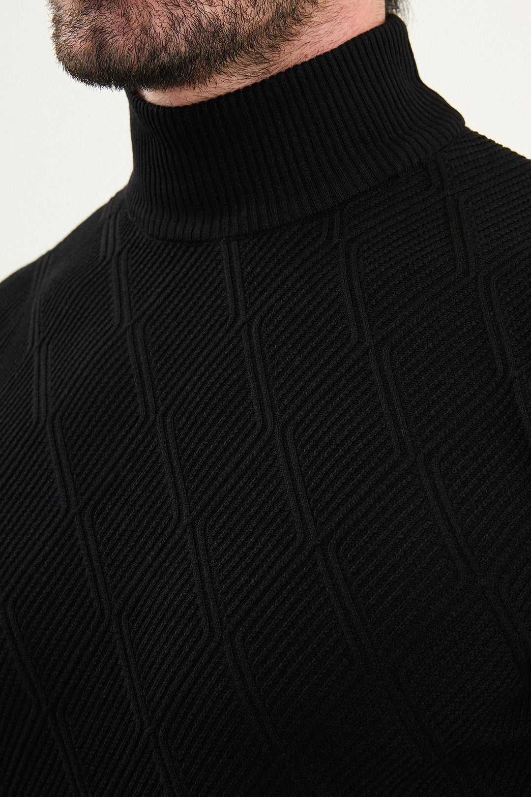 Textured Diamond Knit Turtleneck Sweater - Black