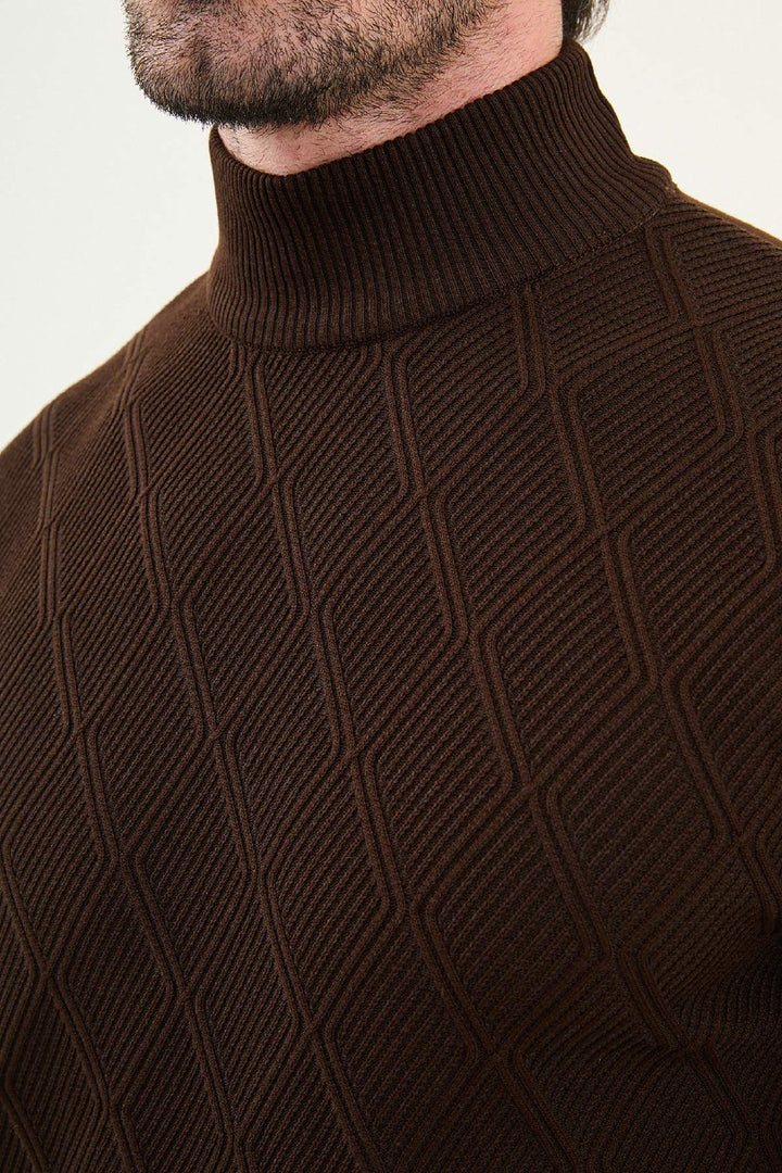 Textured Diamond Knit Turtleneck Sweater - Brown
