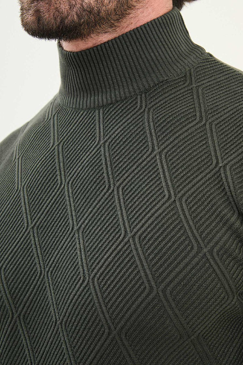 Textured Diamond Knit Turtleneck Sweater - Green