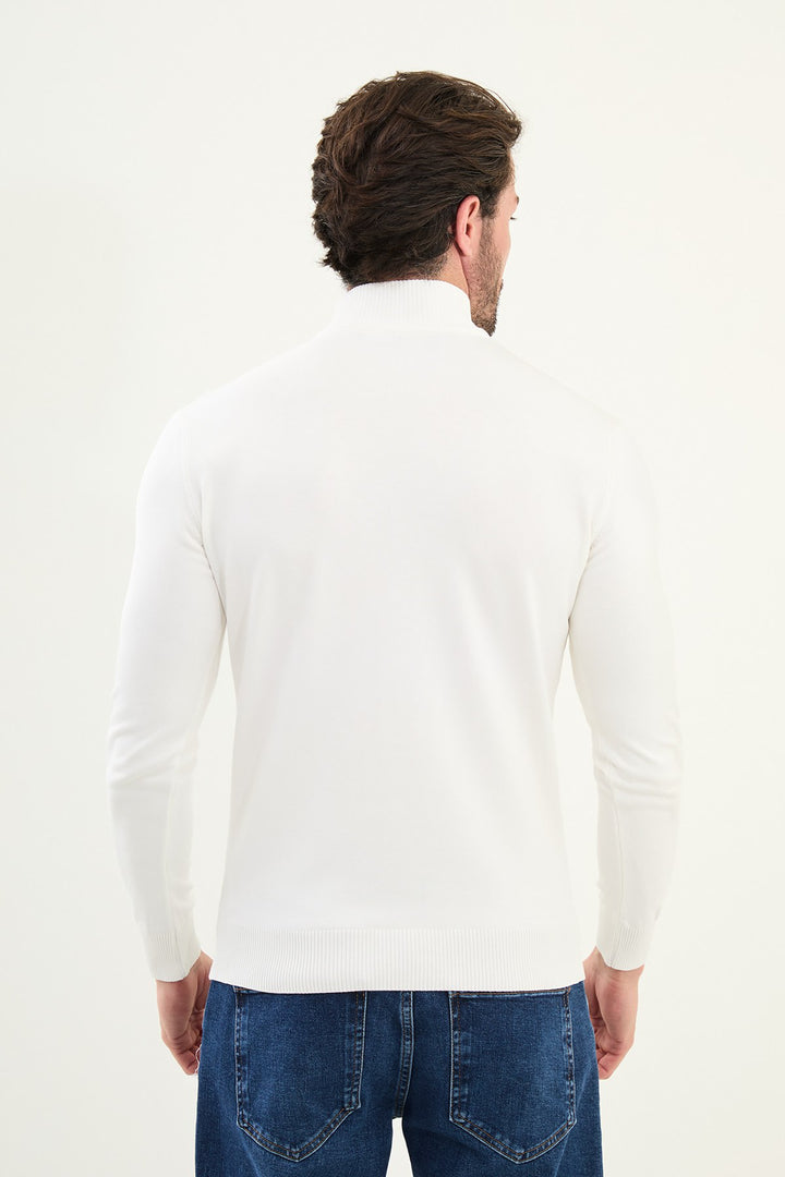 Textured Diamond Knit Turtleneck Sweater - White
