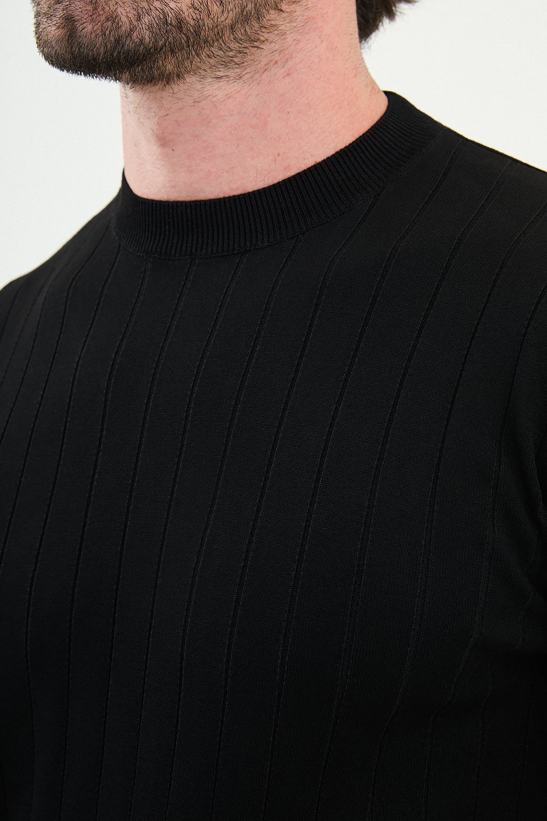 Ribbed Crew Neck Sweater - Black
