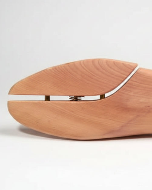 Cedar Shoe Tree
