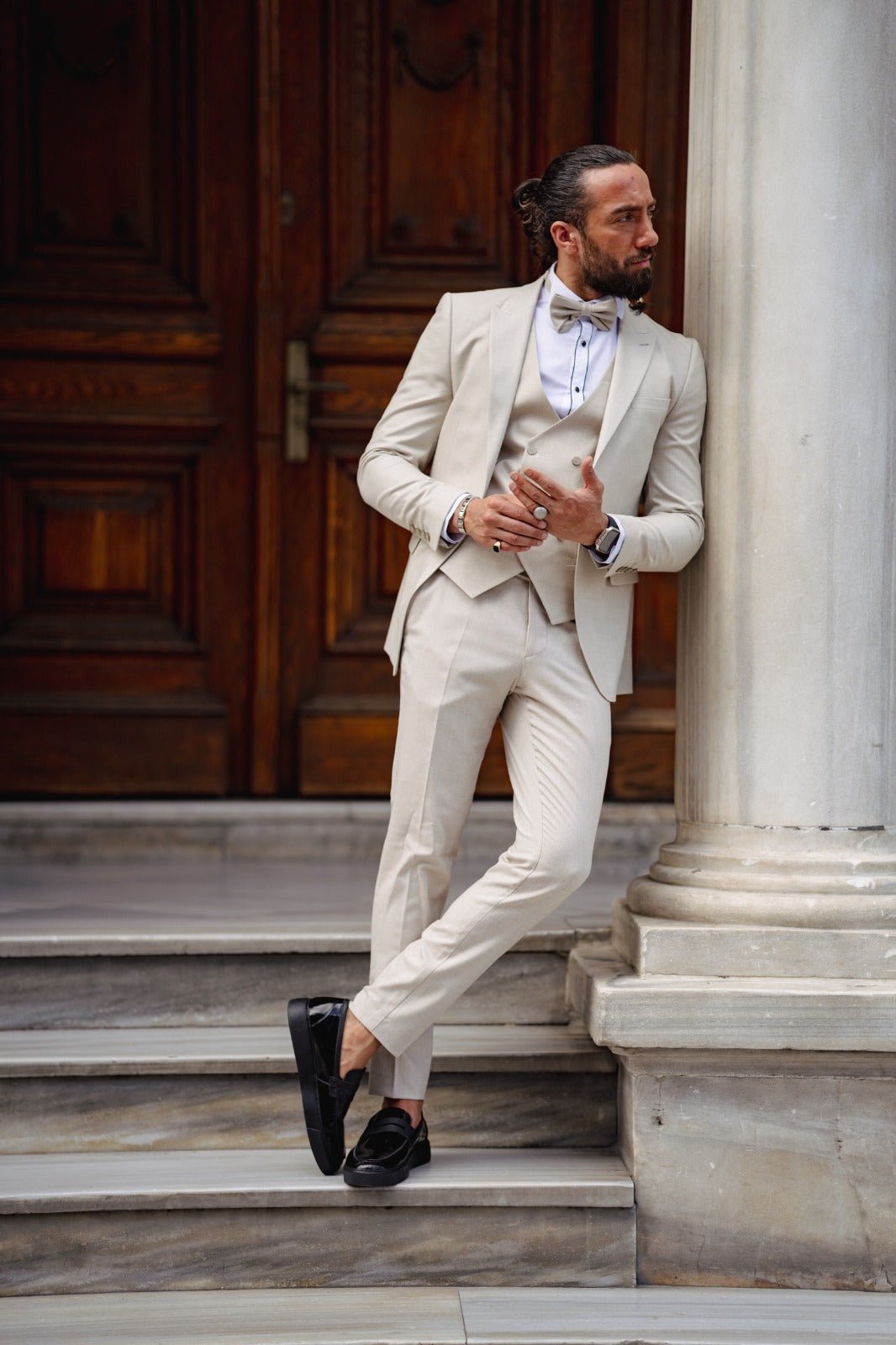 The Ceremony –  Lenin Beige