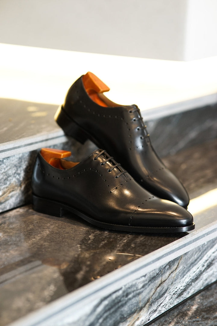 AFLOIR Cap Toe Oxford leather stitching detail