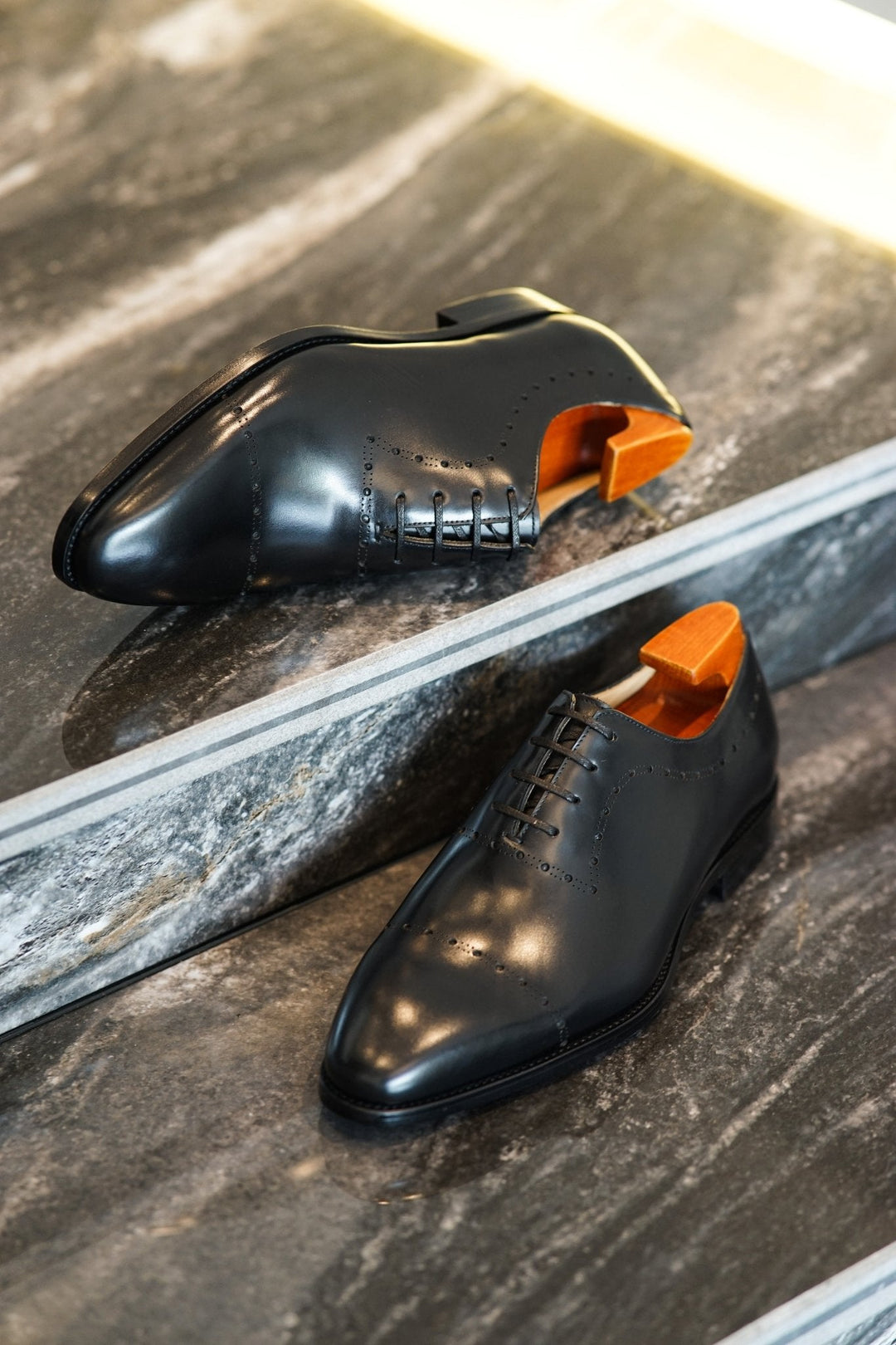 AFLOIR Cap Toe Oxford dress shoe detail