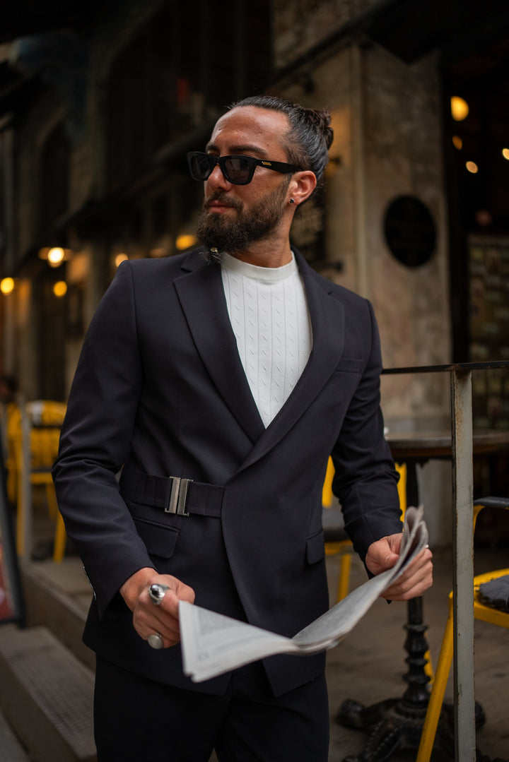 MONO COLLAR SUIT WITH BUCKLE DEATIL - BLACK