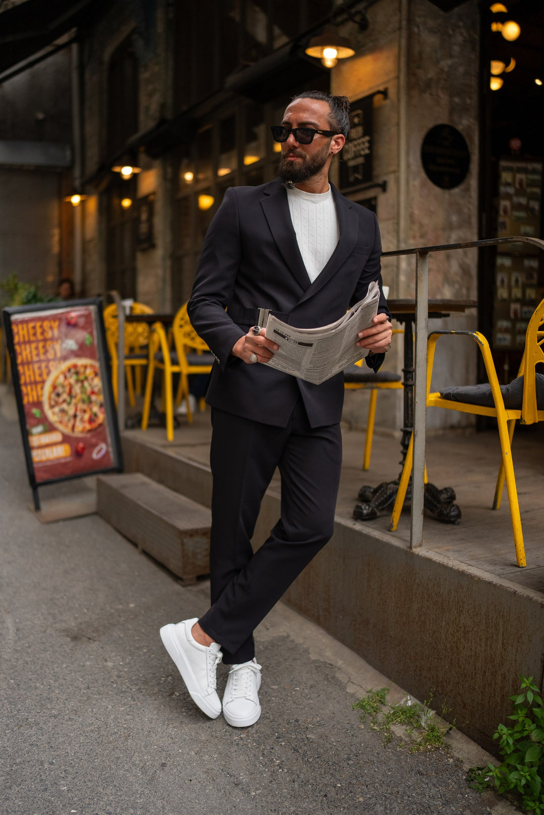 MONO COLLAR SUIT WITH BUCKLE DEATIL - BLACK
