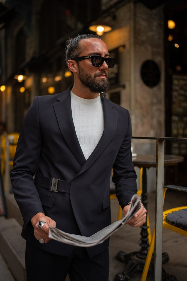MONO COLLAR SUIT WITH BUCKLE DEATIL - BLACK