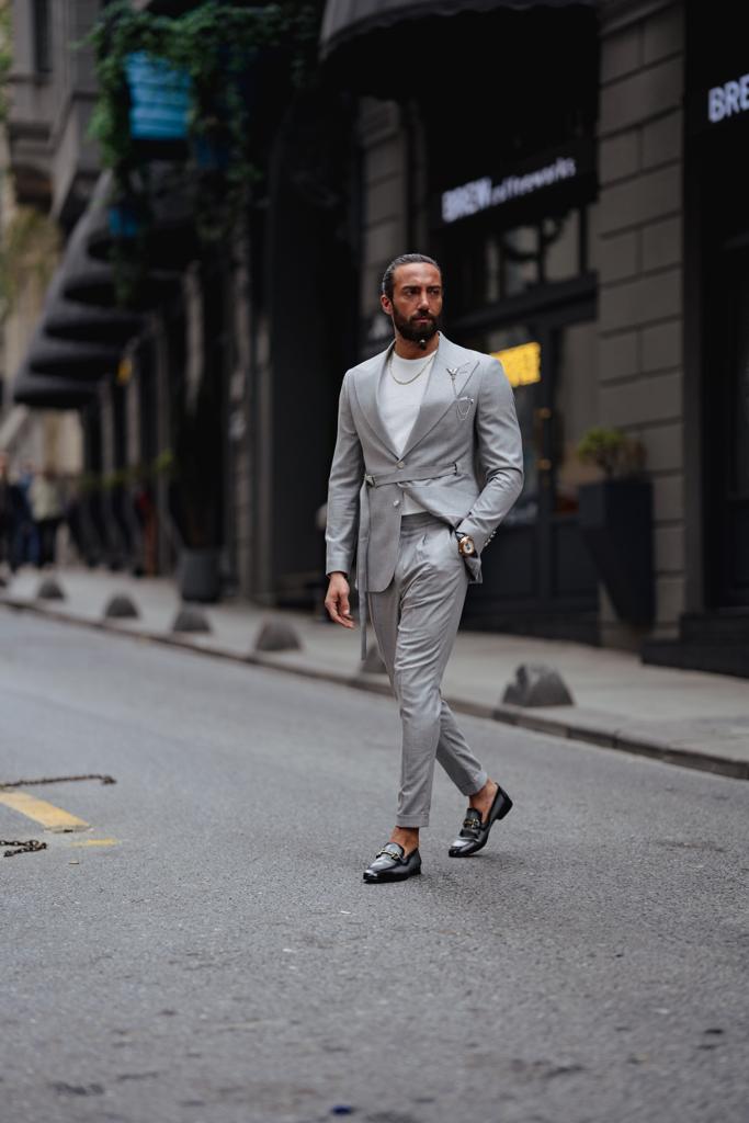 Suit With Pointed Collar - Grey